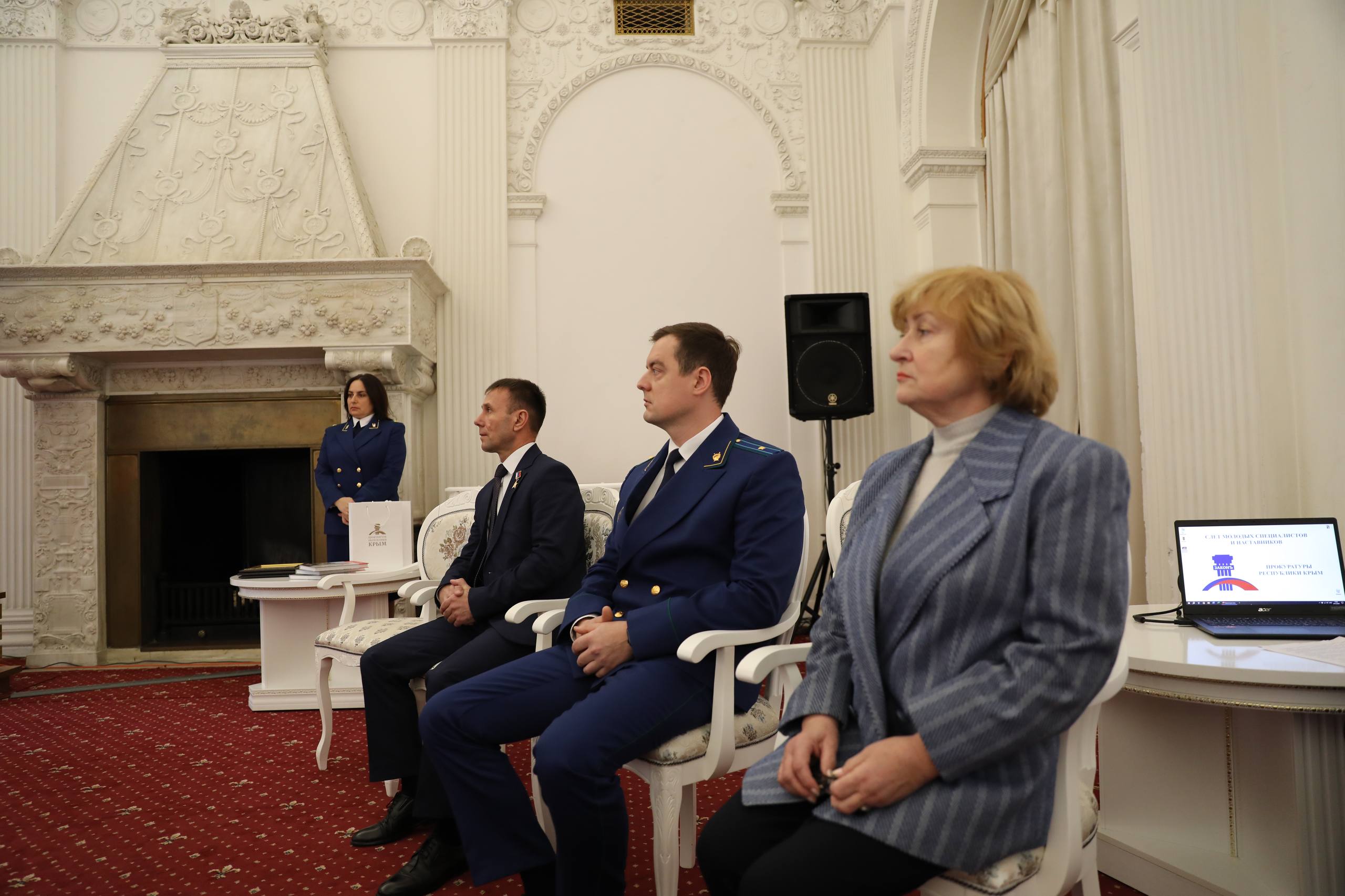 Юрий Нимченко: Принял участие в торжественной церемонии принятия присяги и вручения погон молодым специалистам прокуратуры Республики Крым в Ливадийском дворце-музее Юрий Нимченко: Принял участие в торжественной церемонии принятия присяги и вручения погон молодым специалистам прокуратуры Республики Крым в Ливадийском дворце-музее