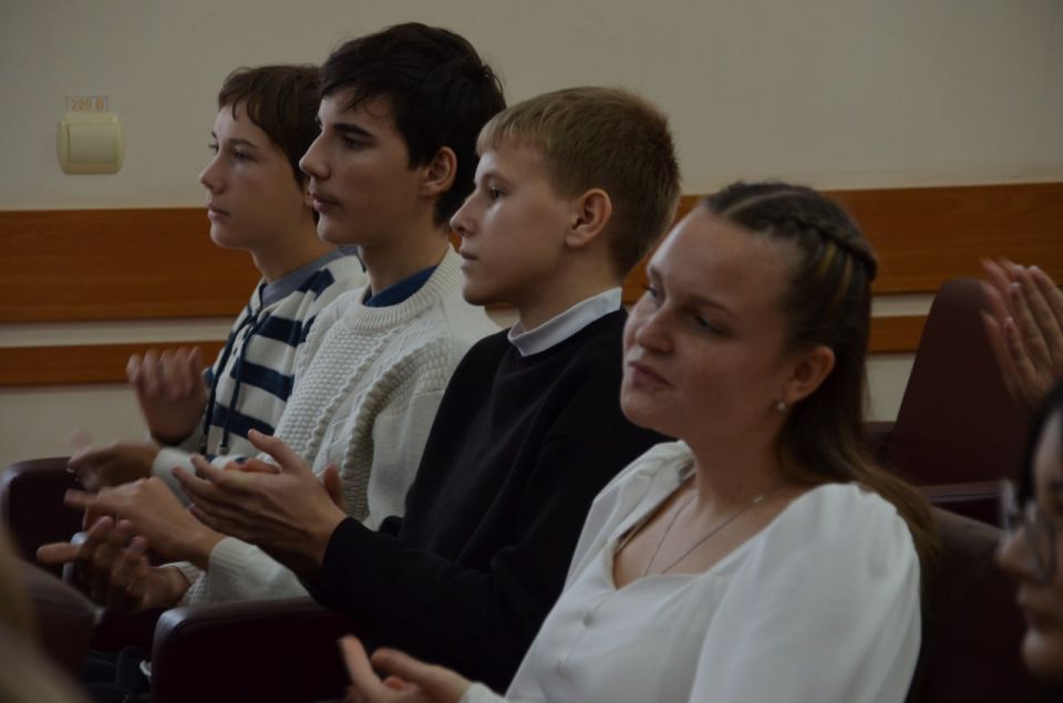 Владимир Ким: Совместно с Главой муниципального образования Иваном Козыревым провели встречу с президентами школ, муниципальными министрами и активистами школьного самоуправления Феодосийского округа Владимир Ким: Совместно с Главой муниципального образования Иваном Козыревым провели встречу с президентами школ, муниципальными министрами и активистами школьного самоуправления Феодосийского округа