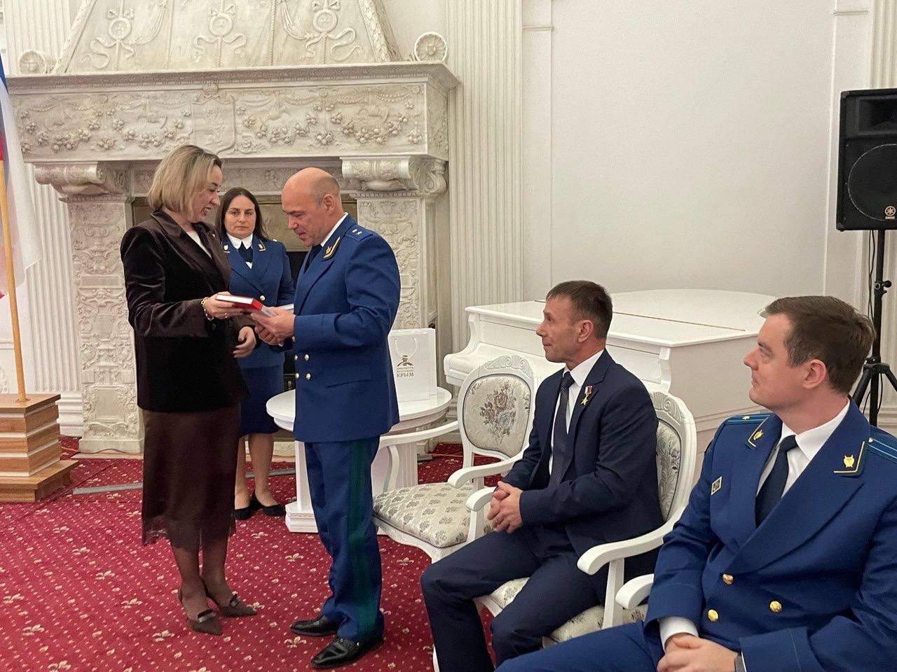 Юрий Нимченко: Принял участие в торжественной церемонии принятия присяги и вручения погон молодым специалистам прокуратуры Республики Крым в Ливадийском дворце-музее Юрий Нимченко: Принял участие в торжественной церемонии принятия присяги и вручения погон молодым специалистам прокуратуры Республики Крым в Ливадийском дворце-музее