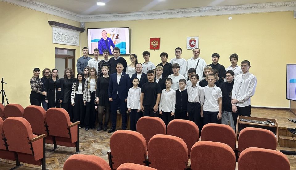 Герой Российской Федерации, заместитель председателя Государственного комитета молодежной политики Республики Крым Антон Старостин посетил Джанкой