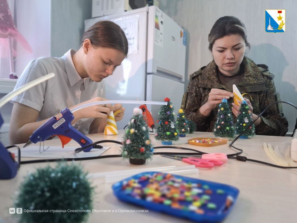 Участники программы «Севастополь — город Героев» встретились с воспитанниками социального приюта Участники программы «Севастополь — город Героев» встретились с воспитанниками социального приюта