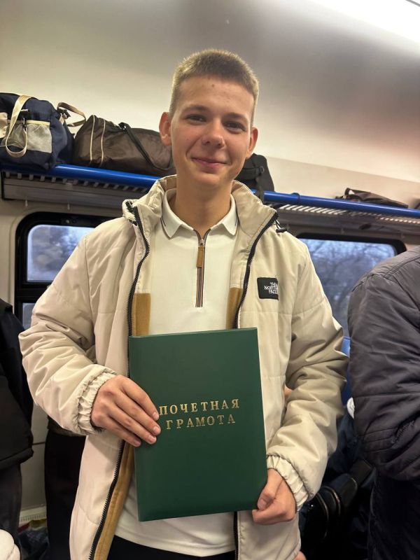 В День добровольца в Ресурсном центре поддержки добровольчества Республики Крым состоялось мероприятие, посвященное чествованию волонтёров, активно участвующих в реализации социально значимых инициатив