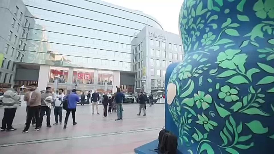 Огромная матрешка появилась в Дели в честь запуска RT India