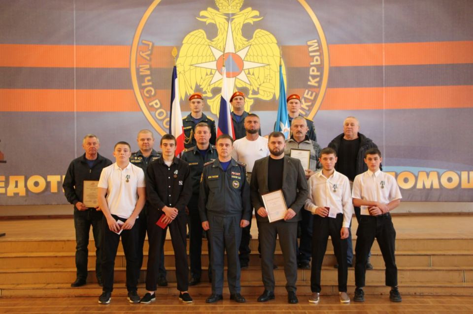 В День добровольца прошло торжественное награждение в стенах Главного управления МЧС России по Республике Крым