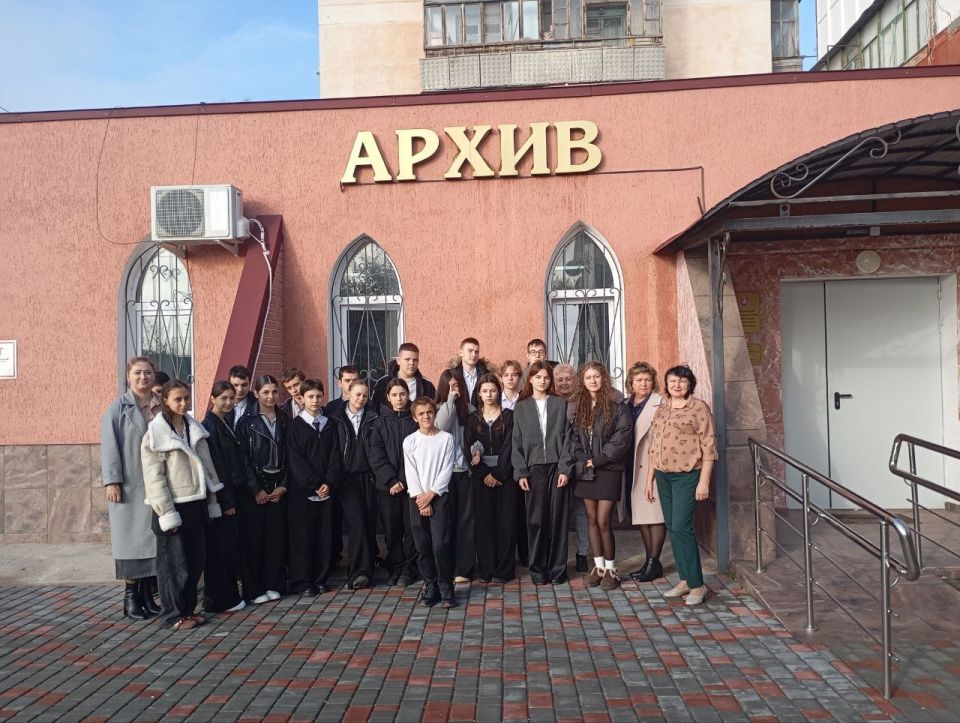 В архивном секторе (муниципальном архиве) администрации Кировского района состоялось профильное мероприятие для учащихся МБОУ «Яркополенская общеобразовательная школа» в рамках программы профориентации молодежи... В архивном секторе (муниципальном архиве) администрации Кировского района состоялось профильное мероприятие для учащихся МБОУ «Яркополенская общеобразовательная школа» в рамках программы профориентации молодежи...