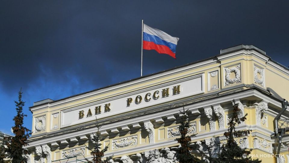 Банк России с 8 декабря снимает ограничения на перевод средств за рубеж для граждан РФ и дружественных стран