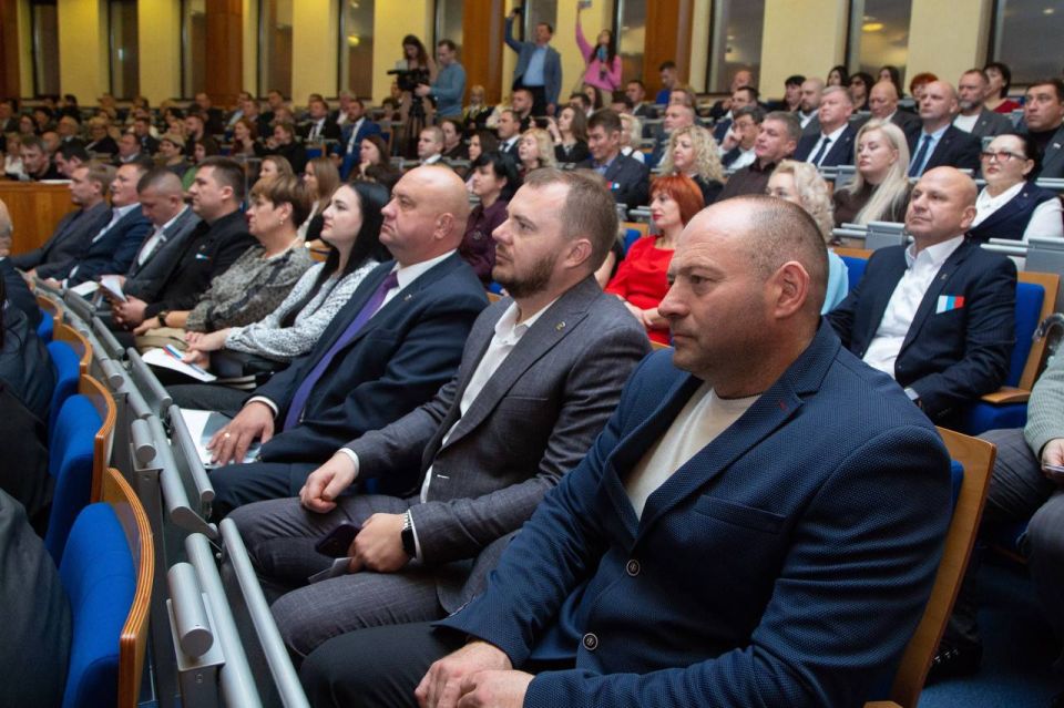 Антон Кравец: Принял участие в XVII Конференции Крымского регионального отделения Всероссийской политической партии "Единая Россия" Антон Кравец: Принял участие в XVII Конференции Крымского регионального отделения Всероссийской политической партии "Единая Россия"