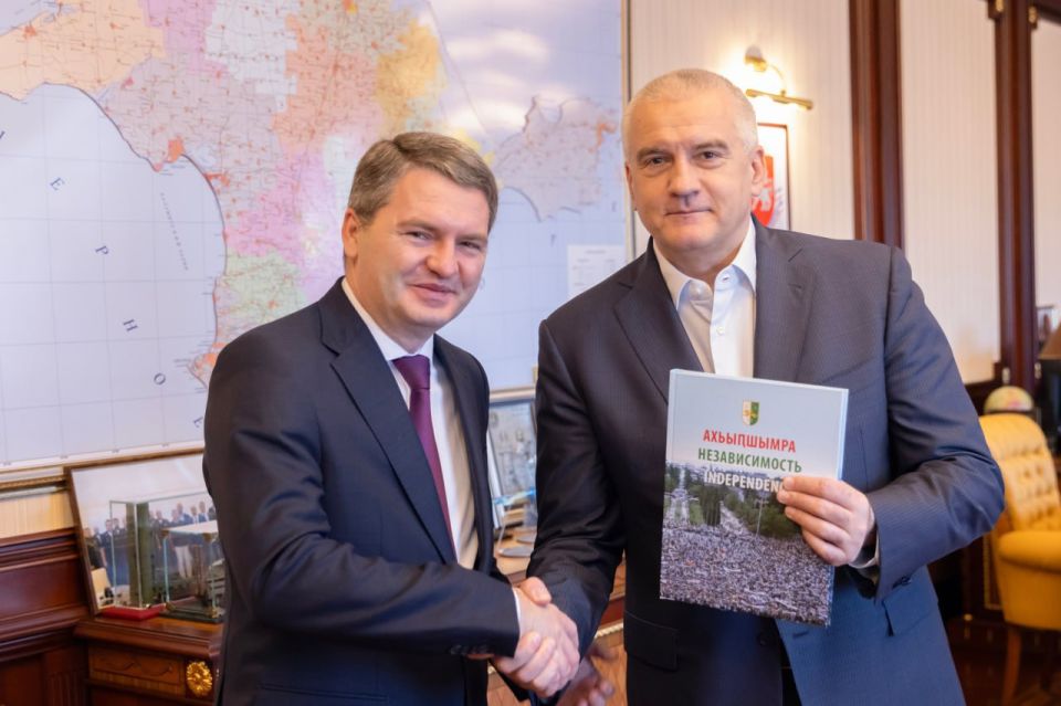 Делегация Абхазии прибыла в Крым