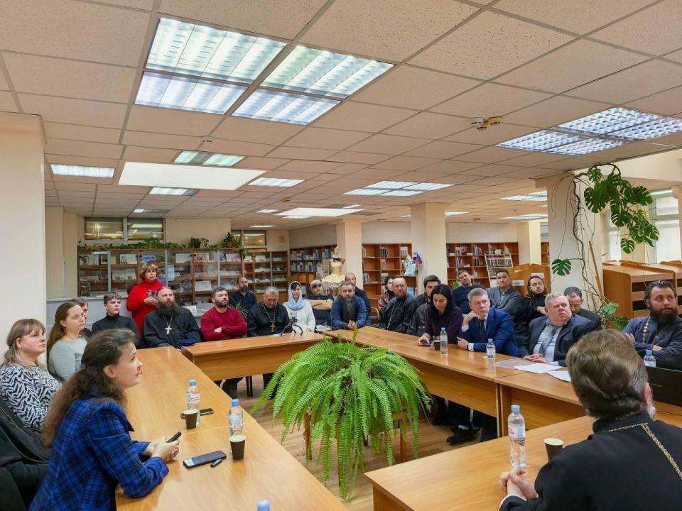 В Симферополе обсудили миссию православной семьи в современном мире