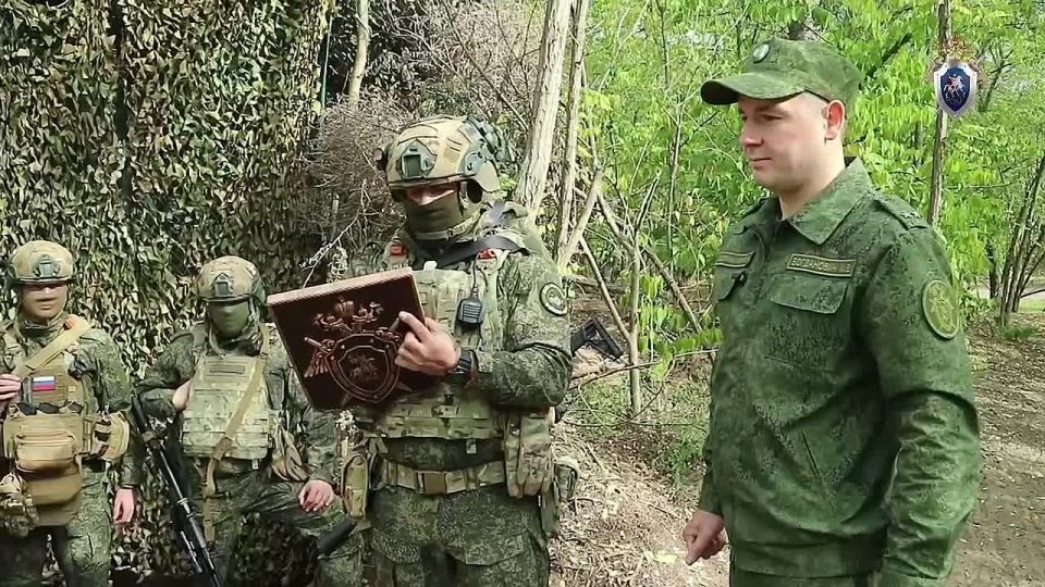 Офицеры СК России Крыма и Севастополя продолжают оказывать помощь бойцам на передовой