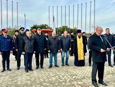 Владимир Немцев: Сегодня на территории Сквера Героев СВО в Парке Победы принял участие в торжественном митинге и высадке деревьев в память о погибших воинах — участниках специальной военной операции