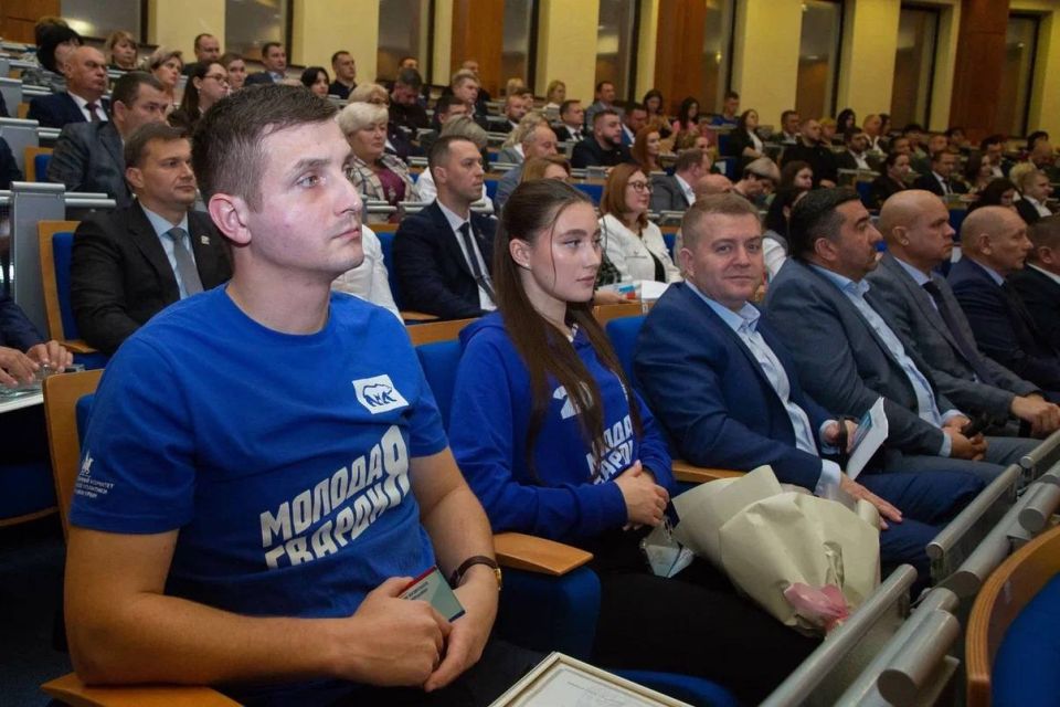 Алексей Зинченко: Вчера принял участие в XVII Конференции Крымского отделения «Единой России» Алексей Зинченко: Вчера принял участие в XVII Конференции Крымского отделения «Единой России»