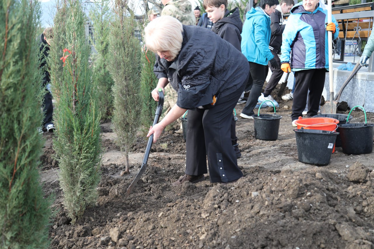 Галина Огнёва: В день памяти святого Александра Невского, в преддверии Дня Героев Отечества, на Аллее Героев прошла добрая и важная акция Галина Огнёва: В день памяти святого Александра Невского, в преддверии Дня Героев Отечества, на Аллее Героев прошла добрая и важная акция