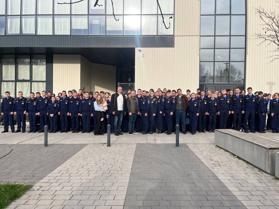 Алексей Зинченко: Вместе с ГАУ РК «Ресурсный центр» поздравили наших главных волонтеров в сфере культуры безопасности и ликвидации последствий стихийных бедствий – добровольцев Всероссийского студенческого корпуса спасателей!