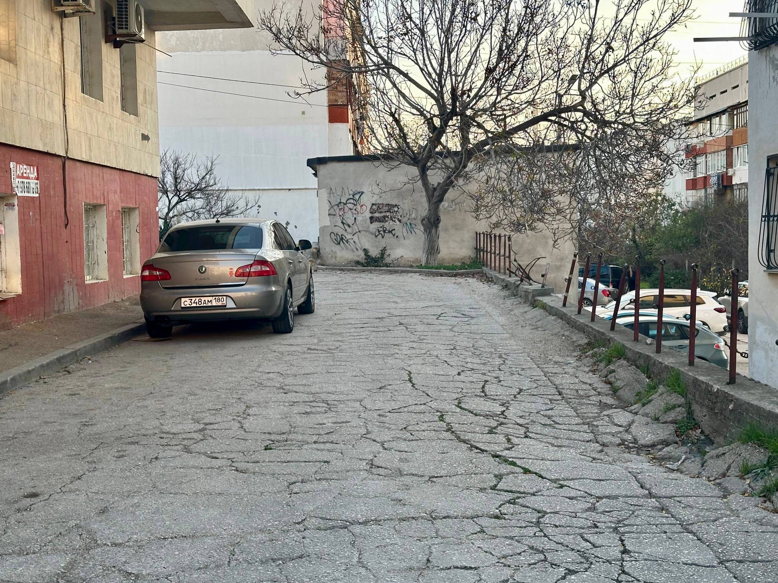 Владимир Немцев: Встретились с жителями домов №19, 19А и 21 по улице Александра Маринеско, чтобы обсудить заключительный этап проектирования новой спортивной площадки, а также комплексный ремонт внутриквартальных дорог и... Владимир Немцев: Встретились с жителями домов №19, 19А и 21 по улице Александра Маринеско, чтобы обсудить заключительный этап проектирования новой спортивной площадки, а также комплексный ремонт внутриквартальных дорог и...