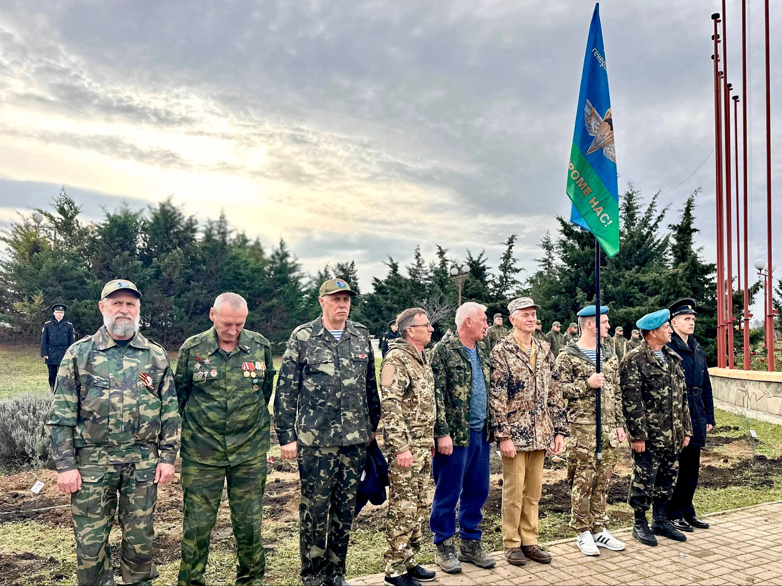 Владимир Немцев: Сегодня на территории Сквера Героев СВО в Парке Победы принял участие в торжественном митинге и высадке деревьев в память о погибших воинах — участниках специальной военной операции Владимир Немцев: Сегодня на территории Сквера Героев СВО в Парке Победы принял участие в торжественном митинге и высадке деревьев в память о погибших воинах — участниках специальной военной операции