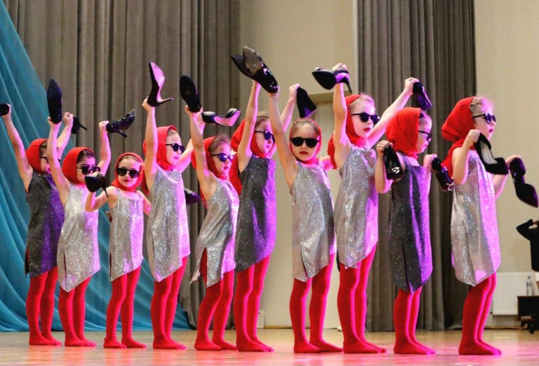 Инна Федоренко: Дорогие жители района!. Сегодня мы дали старт масштабному фестивалю "Сиваш-Арт"! На наше мероприятие съехались самые талантливые люди из двенадцати районов нашего полуострова! Это первое событие такого... Инна Федоренко: Дорогие жители района!. Сегодня мы дали старт масштабному фестивалю "Сиваш-Арт"! На наше мероприятие съехались самые талантливые люди из двенадцати районов нашего полуострова! Это первое событие такого...