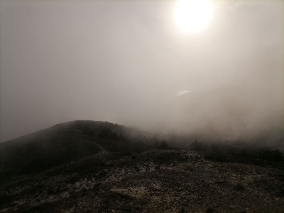 Крымские горы окутал туман