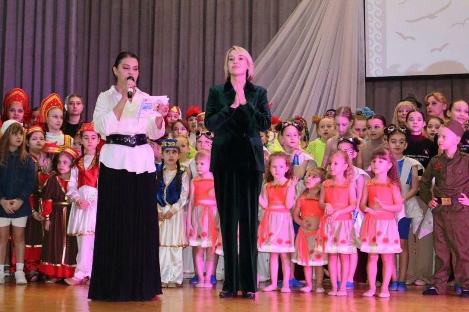 Инна Федоренко: Дорогие жители района!. Сегодня мы дали старт масштабному фестивалю "Сиваш-Арт"! На наше мероприятие съехались самые талантливые люди из двенадцати районов нашего полуострова! Это первое событие такого...