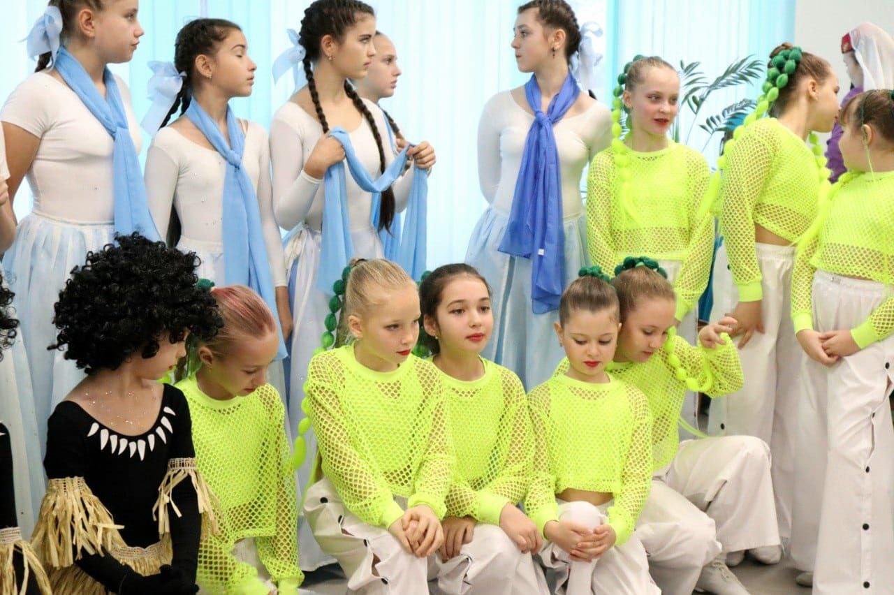 Инна Федоренко: Дорогие жители района!. Сегодня мы дали старт масштабному фестивалю "Сиваш-Арт"! На наше мероприятие съехались самые талантливые люди из двенадцати районов нашего полуострова! Это первое событие такого... Инна Федоренко: Дорогие жители района!. Сегодня мы дали старт масштабному фестивалю "Сиваш-Арт"! На наше мероприятие съехались самые талантливые люди из двенадцати районов нашего полуострова! Это первое событие такого...