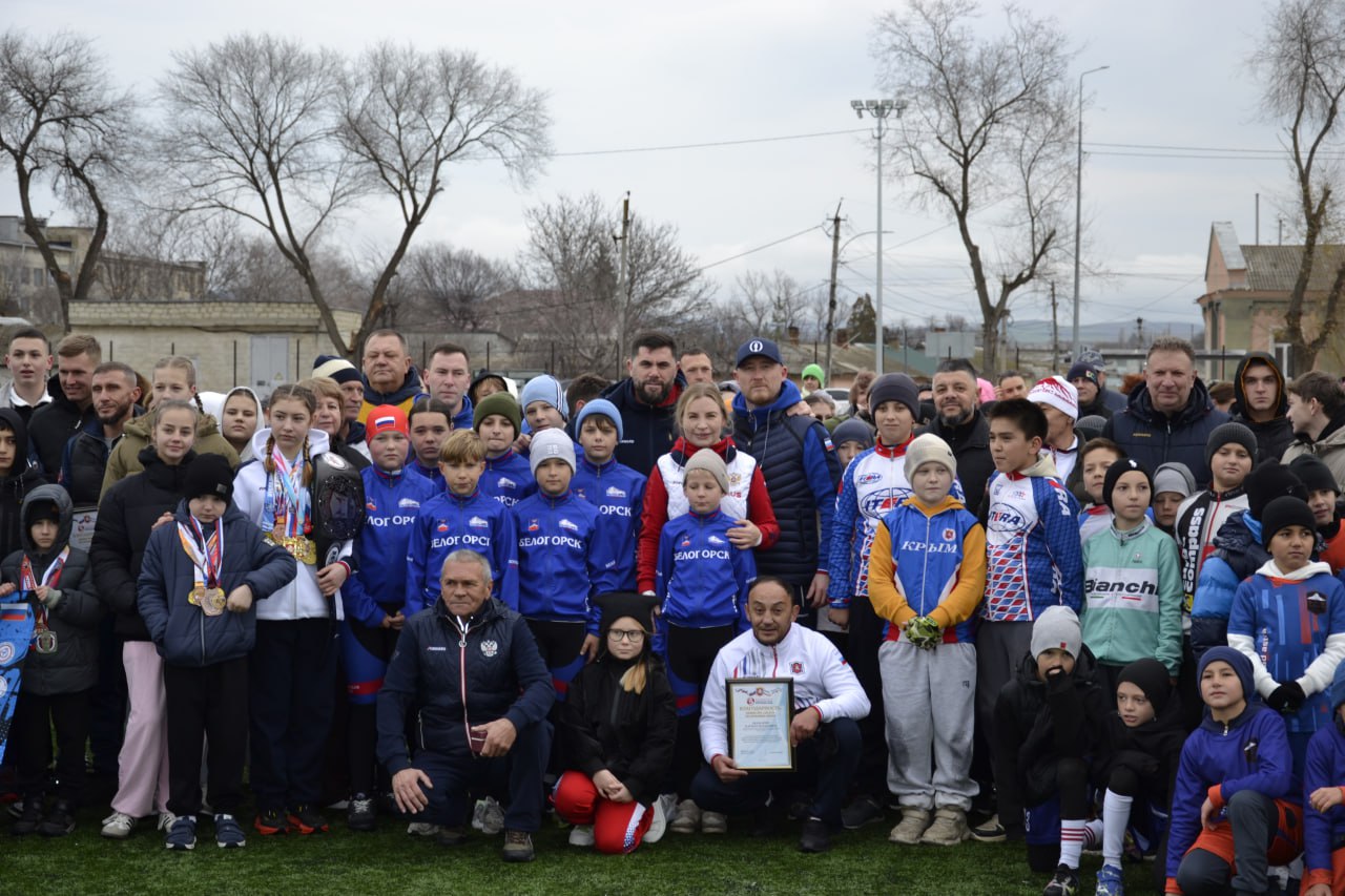 Валентина Биджакова: Сегодня утро в Белогорске началось с бодрящей зарядки под руководством министра спорта Республики Крым Ольги Торубаровой, ее заместителей и ветерана боевых действий СВО, участника кадрового проекта...