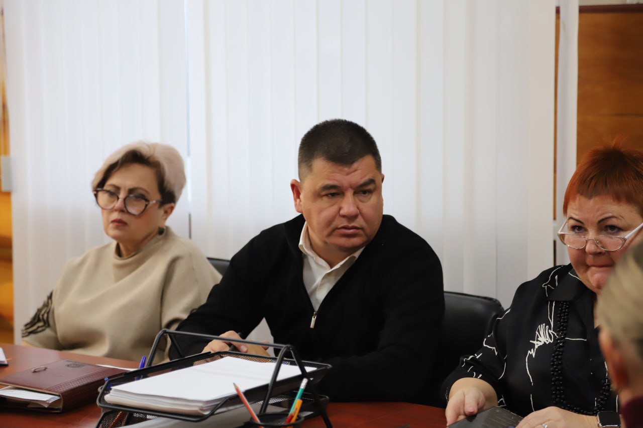 На аппаратном совещании напомнили главам о необходимости приведения в соответствие сельскохозяйственных ярмарок и содержания рекламных конструкций На аппаратном совещании напомнили главам о необходимости приведения в соответствие сельскохозяйственных ярмарок и содержания рекламных конструкций