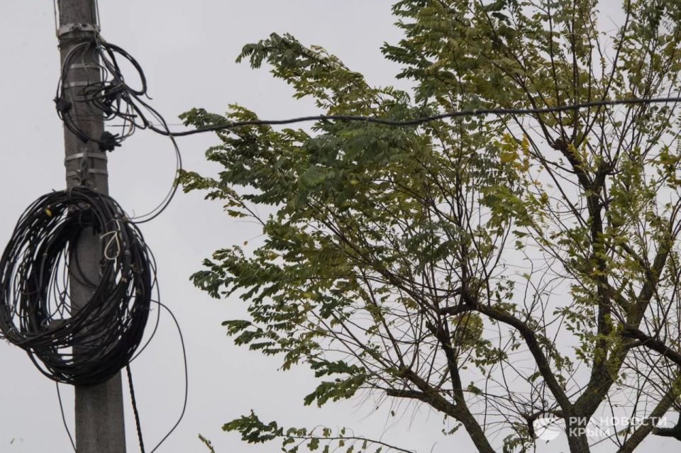 Поселок Нижнегорский и Уваровка остались без света из-за аварии