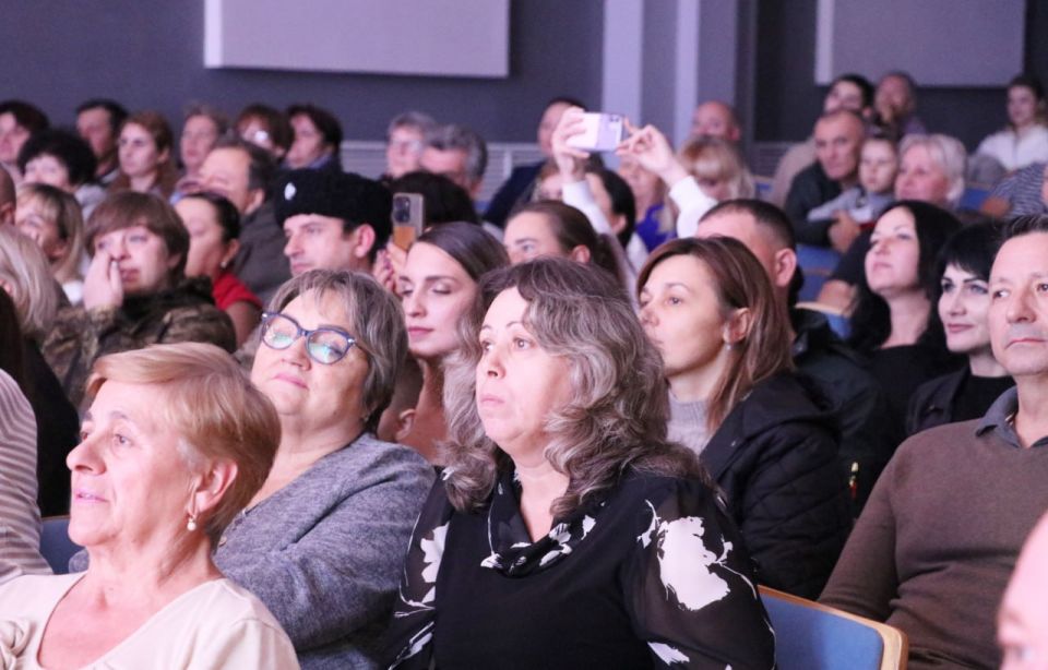 Сотрудники Литературно-художественного музея приняли участие в благотворительном концерте «День добровольца России» Сотрудники Литературно-художественного музея приняли участие в благотворительном концерте «День добровольца России»