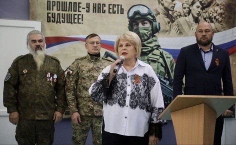 Галина Огнёва: Сегодня, в преддверии Дня Героев Отечества, во всех образовательных учреждениях нашего города прошли линейки и уроки мужества
