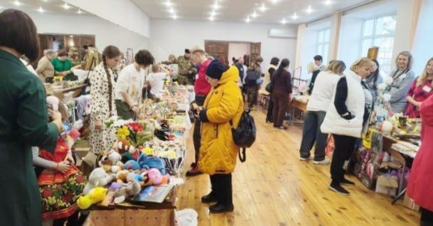 Сотрудники Литературно-художественного музея приняли участие в благотворительном концерте «День добровольца России» Сотрудники Литературно-художественного музея приняли участие в благотворительном концерте «День добровольца России»