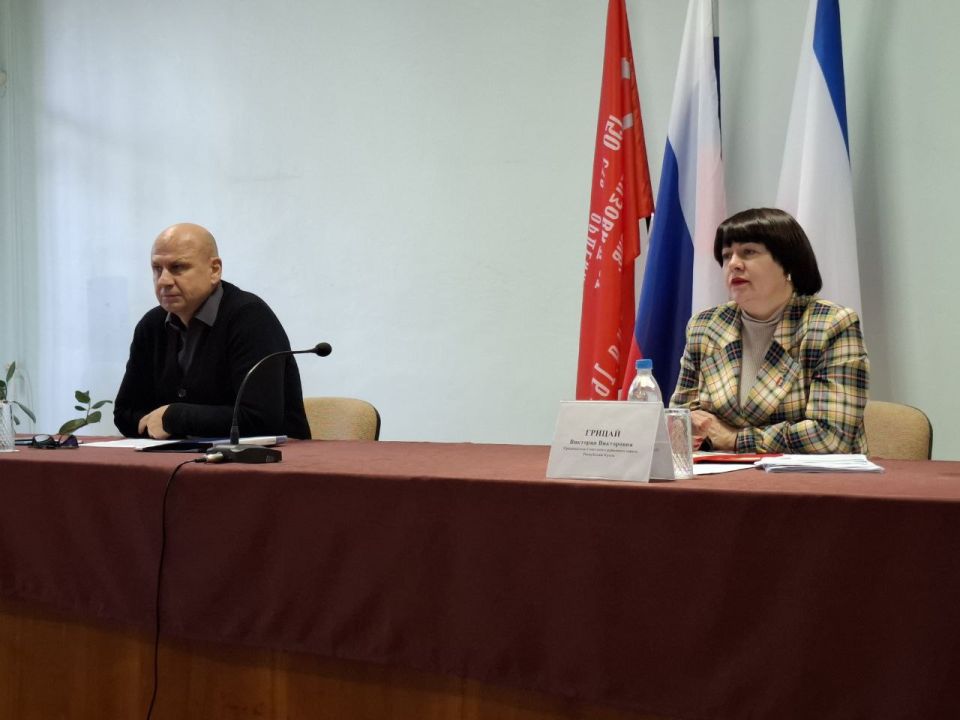 Александр Харламов: Провел аппаратное совещание по социально значимым вопросам района с руководителями структурных подразделений администрации, районного совета, организаций и служб Советского района с участием председателя...