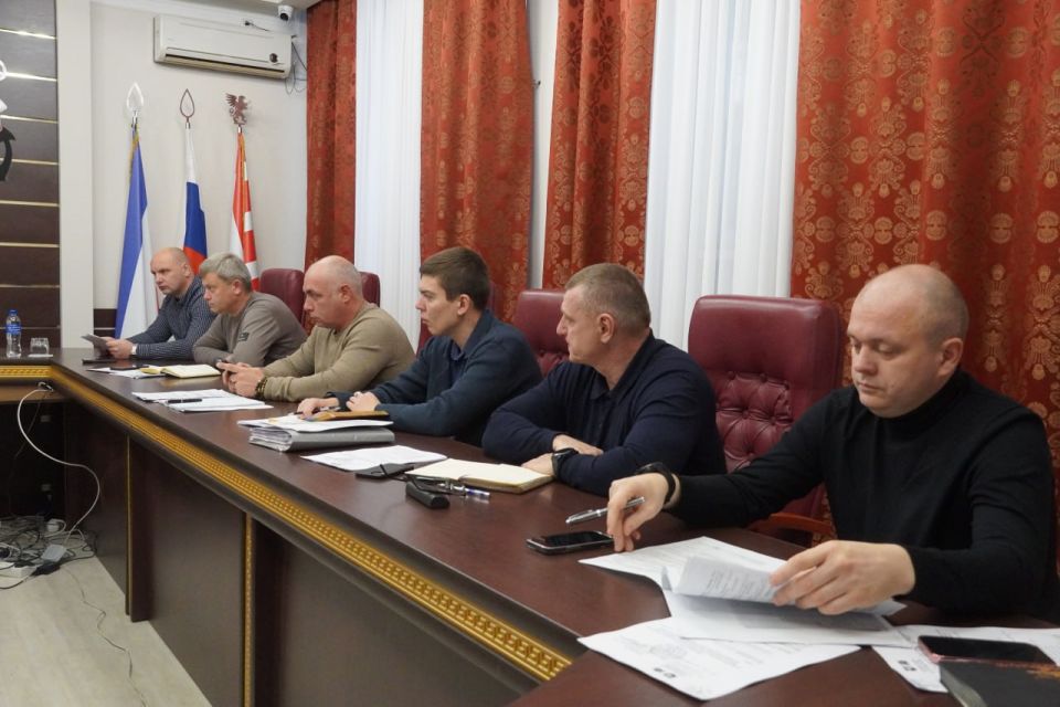 Под руководством главы администрации Керчи Олега Каторгина прошло аппаратное совещание с заместителями, руководителями структурных подразделений администрации, на котором уделили внимание исполнительской дисциплине...