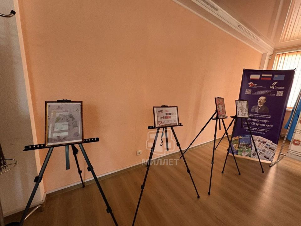 В Симферополе наградили победителей конкурса рисунков газеты «Мераба» «Коррупция глазами детей» В Симферополе наградили победителей конкурса рисунков газеты «Мераба» «Коррупция глазами детей»