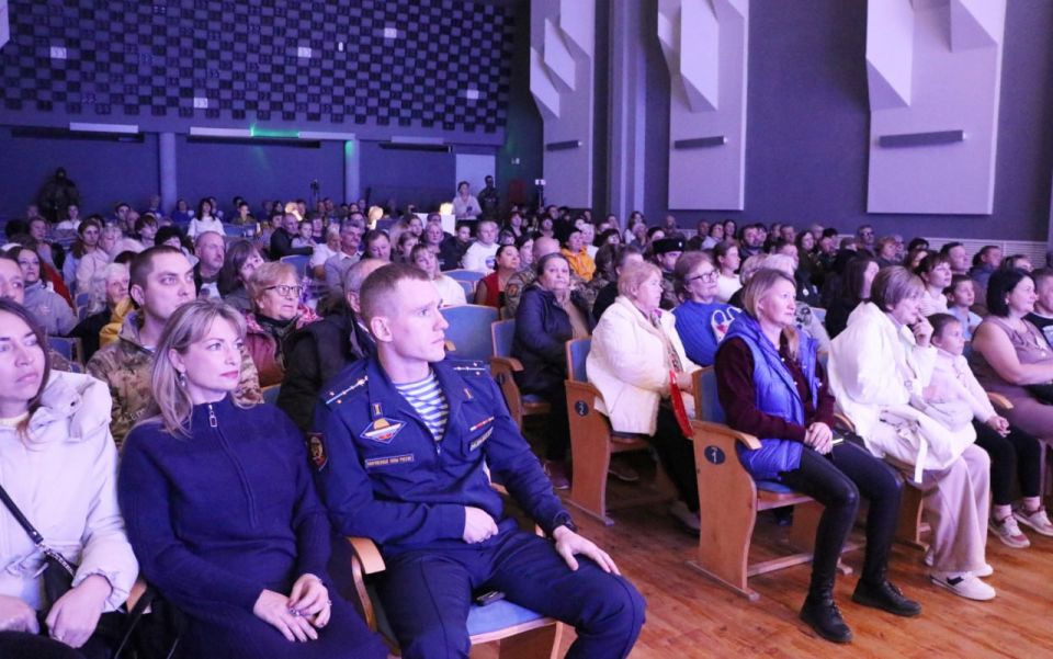 Сотрудники Литературно-художественного музея приняли участие в благотворительном концерте «День добровольца России» Сотрудники Литературно-художественного музея приняли участие в благотворительном концерте «День добровольца России»