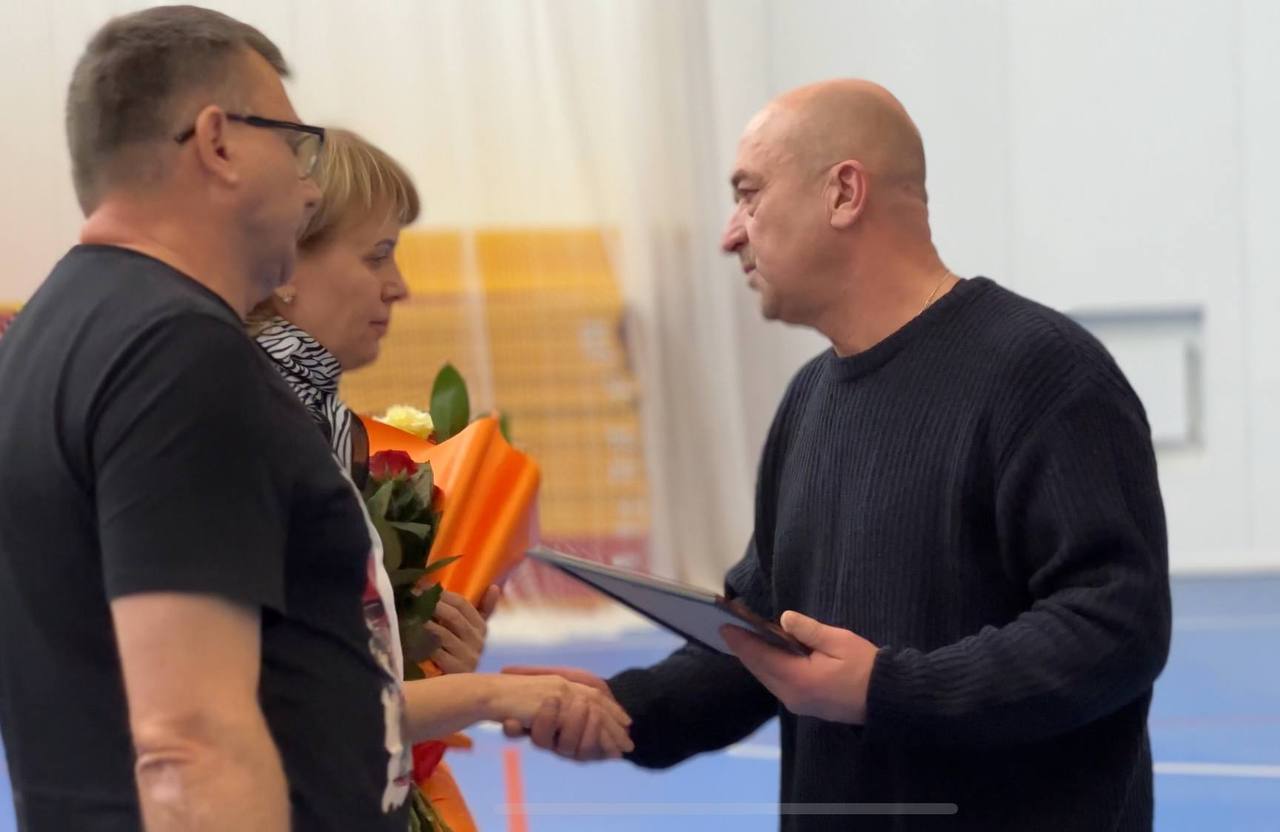 Михаил Назаров: В городе Саки состоялся турнир по волейболу среди мужчин в поддержку участников СВО памяти Матвея Шапкина и Владислава Турубары «Кубок Героев России» Михаил Назаров: В городе Саки состоялся турнир по волейболу среди мужчин в поддержку участников СВО памяти Матвея Шапкина и Владислава Турубары «Кубок Героев России»