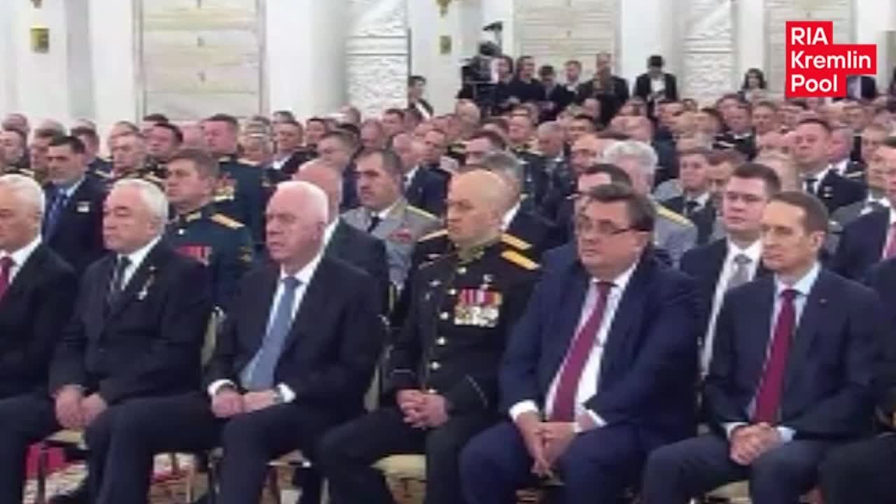 Путин вручил медали "Золотая Звезда" Героям России