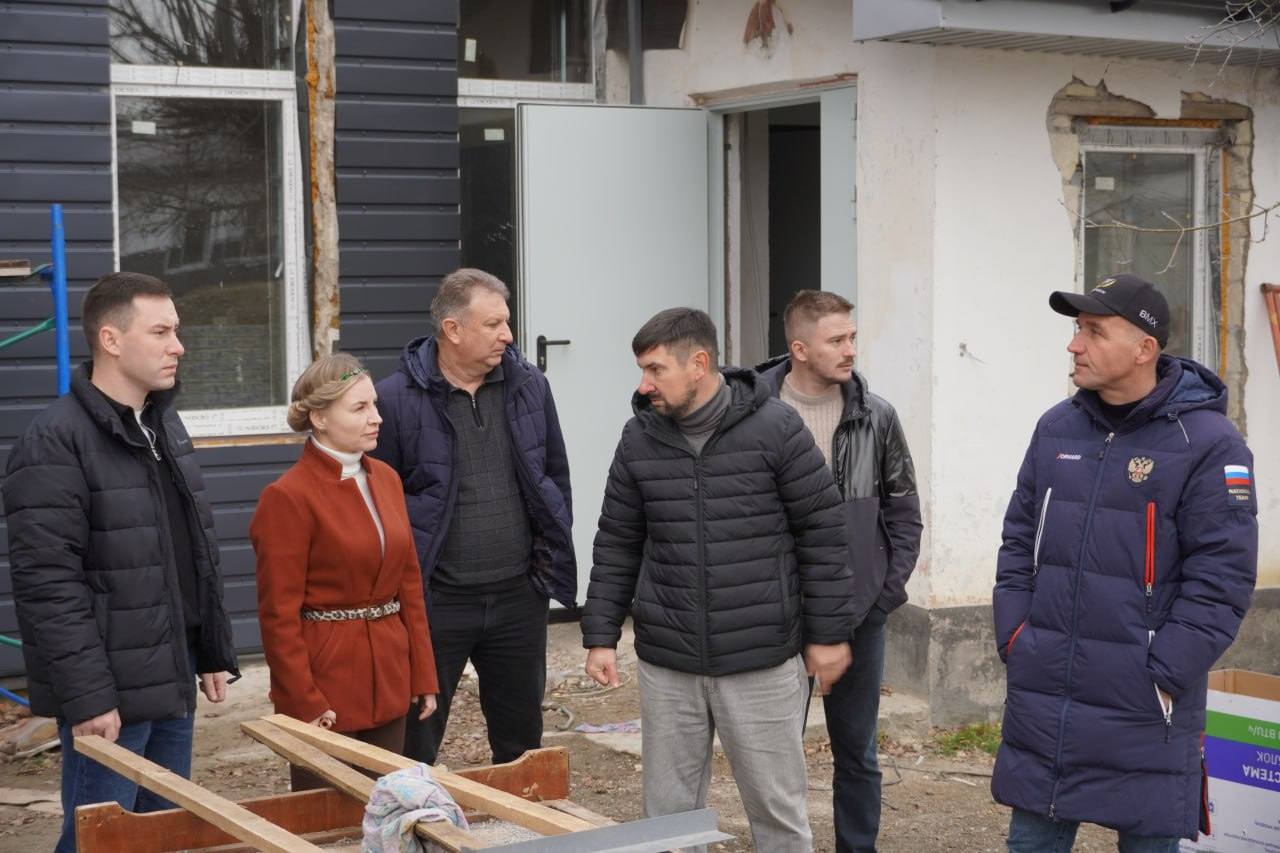 Ольга Торубарова: Совместно со своим первым заместителем Сергеем Александровичем Гниздыло и ветераном боевых действий СВО, участником кадрового проекта «Герои Крыма» проинспектировали ход реализации капитального ремонта... Ольга Торубарова: Совместно со своим первым заместителем Сергеем Александровичем Гниздыло и ветераном боевых действий СВО, участником кадрового проекта «Герои Крыма» проинспектировали ход реализации капитального ремонта...