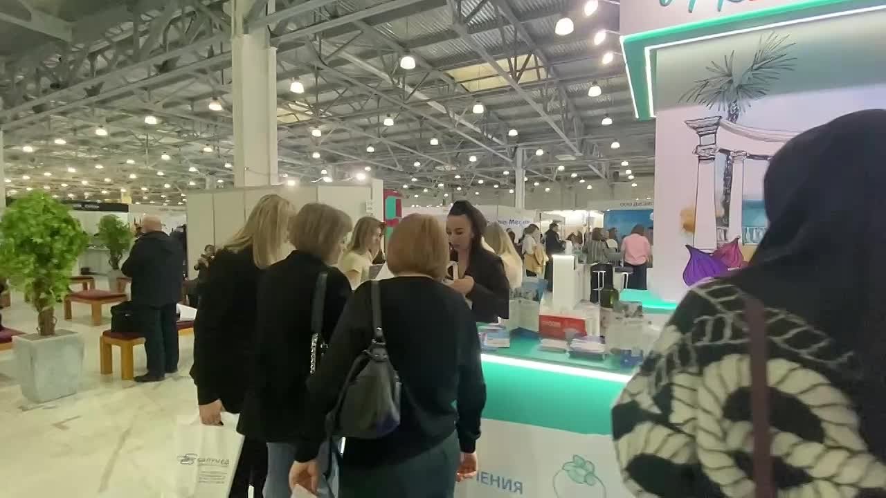 Гостеприимные крымчане в Москве на едином стенде республики продолжают презентации санаторно-курортного лечения и оздоровления на крупнейшей международной курортной выставке «MedTravelExpo-2024. Санатории. Курорты....