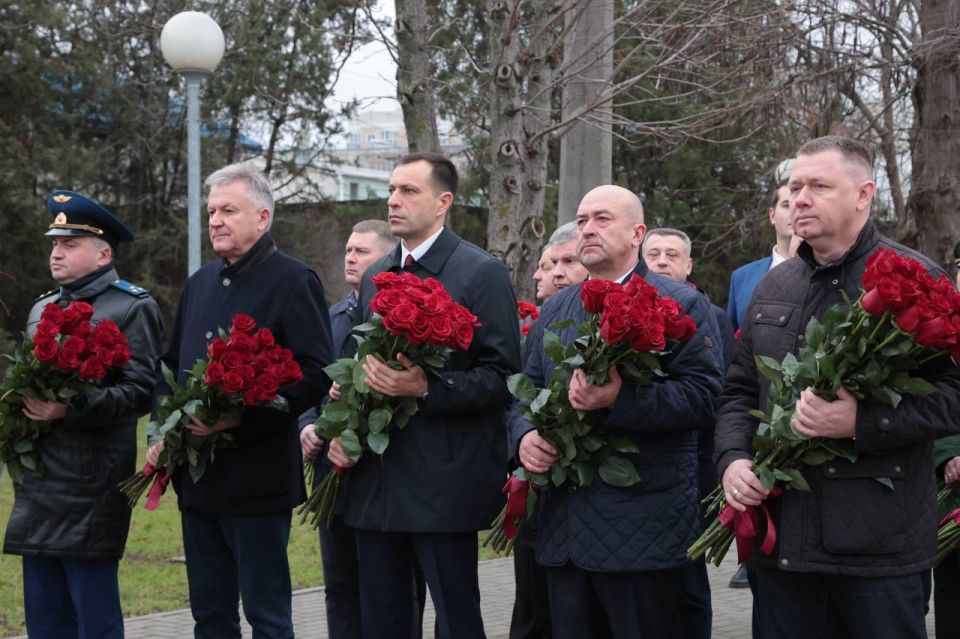 В Симферополе почтили память Героев Отечества В Симферополе почтили память Героев Отечества