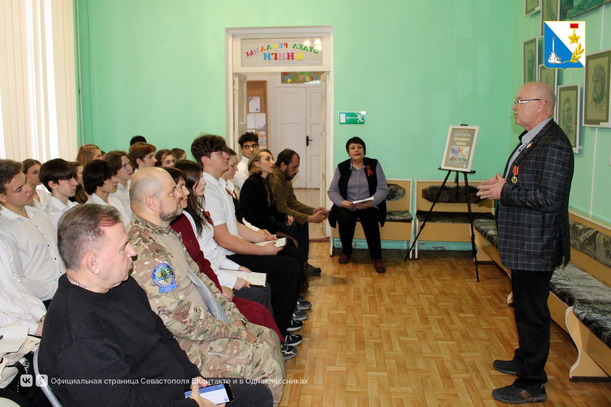В центральной детской библиотеке Севастополя открыли выставку «Опалённые войной» В центральной детской библиотеке Севастополя открыли выставку «Опалённые войной»