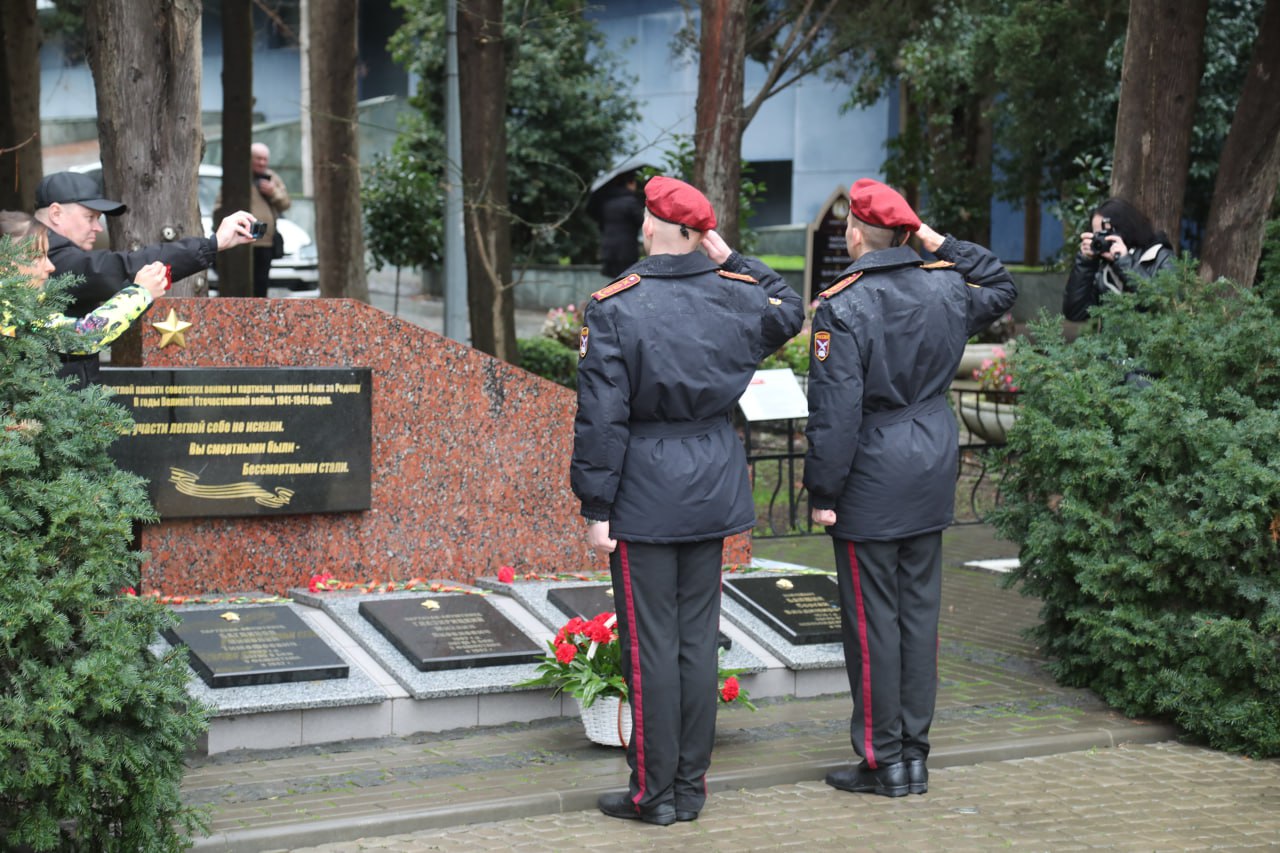 Галина Огнёва: Герои живут вечно…. Сегодня, в День Героев Отечества, наши сердца наполнены благодарностью Галина Огнёва: Герои живут вечно…. Сегодня, в День Героев Отечества, наши сердца наполнены благодарностью