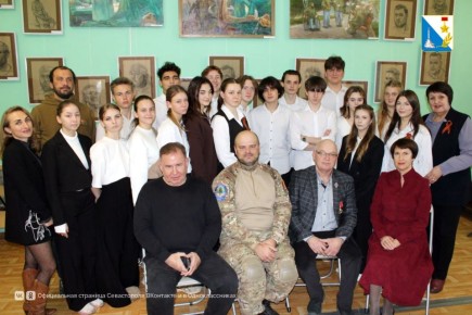 В центральной детской библиотеке Севастополя открыли выставку «Опалённые войной»