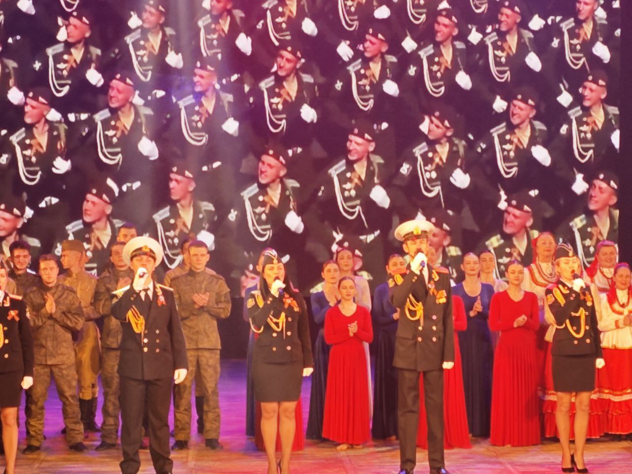 Михаил Назаров: В честь празднования Дня Героев Отечества в Государственном академическом музыкальном театре состоялся торжественный концерт Михаил Назаров: В честь празднования Дня Героев Отечества в Государственном академическом музыкальном театре состоялся торжественный концерт