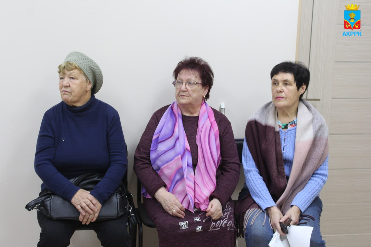 Глава Администрации района Василий Грабован провел выездной прием граждан в пгт Октябрьское! Глава Администрации района Василий Грабован провел выездной прием граждан в пгт Октябрьское!