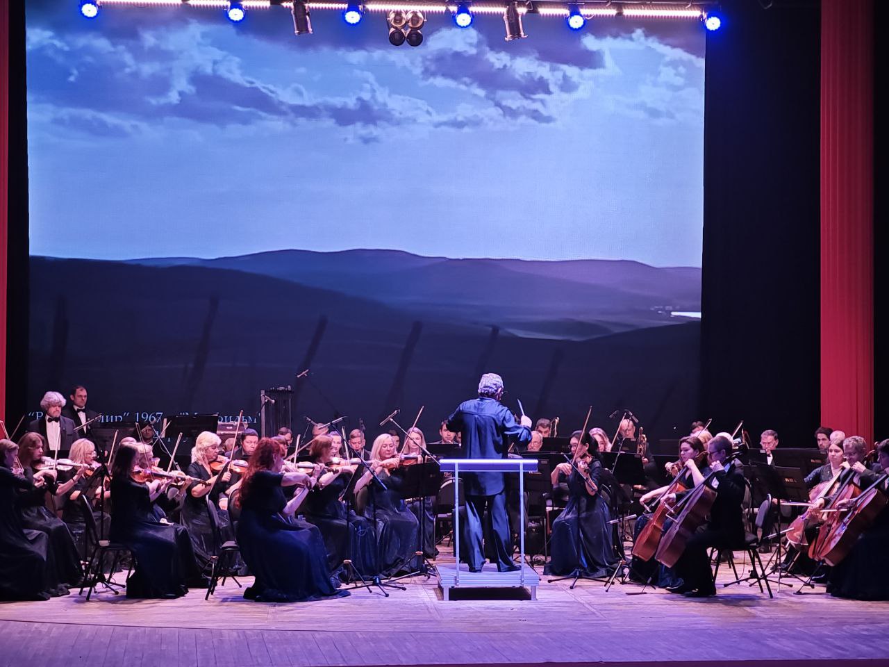 Михаил Назаров: В честь празднования Дня Героев Отечества в Государственном академическом музыкальном театре состоялся торжественный концерт Михаил Назаров: В честь празднования Дня Героев Отечества в Государственном академическом музыкальном театре состоялся торжественный концерт