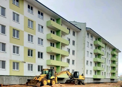 Заместитель председателя Госкомнаца Крыма Рефат Дердаров проинспектировал строительство двух многоквартирных домов в поселке Гвардейское Симферопольского района