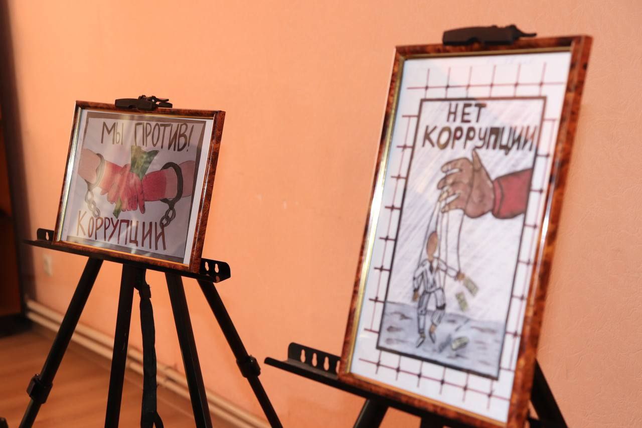 В Государственном комитете по делам межнациональных отношений Республики Крым проведен информационно-разъяснительный семинар на антикоррупционную тематику В Государственном комитете по делам межнациональных отношений Республики Крым проведен информационно-разъяснительный семинар на антикоррупционную тематику