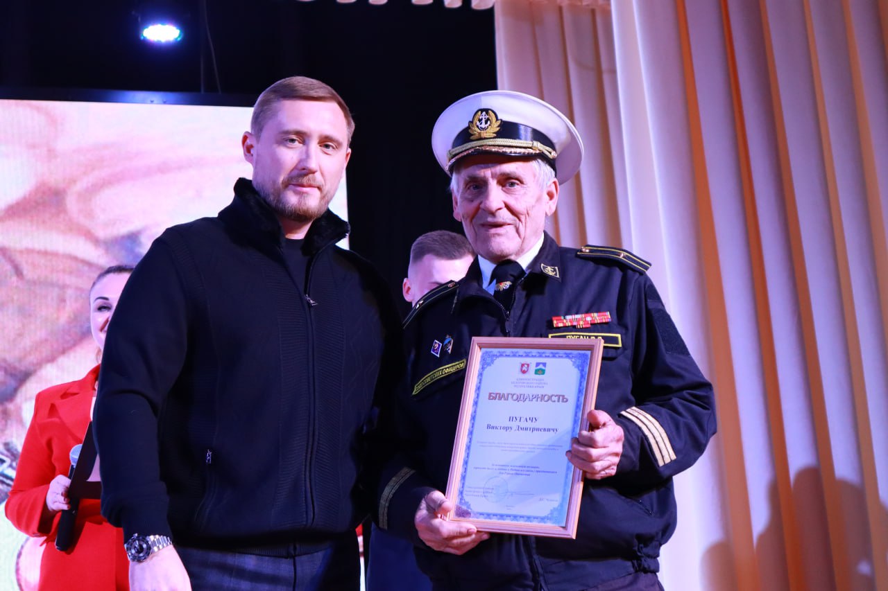 Дмитрий Чумаков: День Героев Отечества напоминает нам о людях, для которых служение Родине стало высшей формой ответственности и чести Дмитрий Чумаков: День Героев Отечества напоминает нам о людях, для которых служение Родине стало высшей формой ответственности и чести