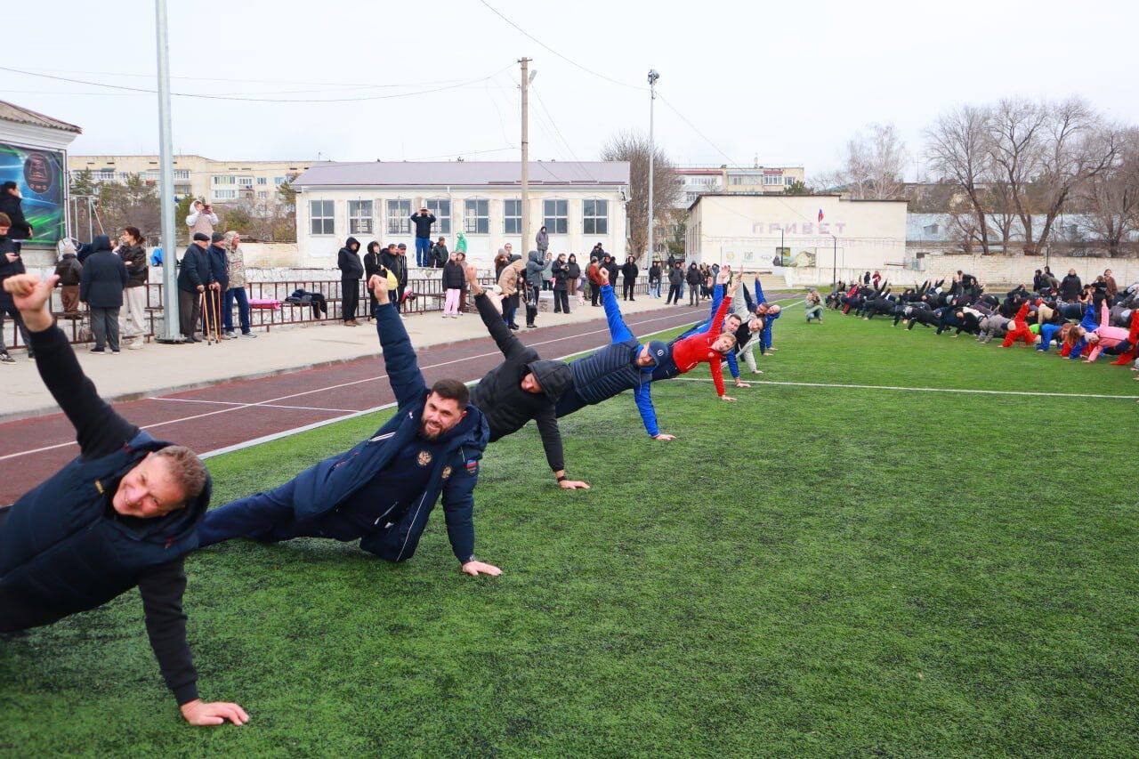Шериф Османов: Воскресное утро мы провели на стадионе в городе Белогорск Шериф Османов: Воскресное утро мы провели на стадионе в городе Белогорск