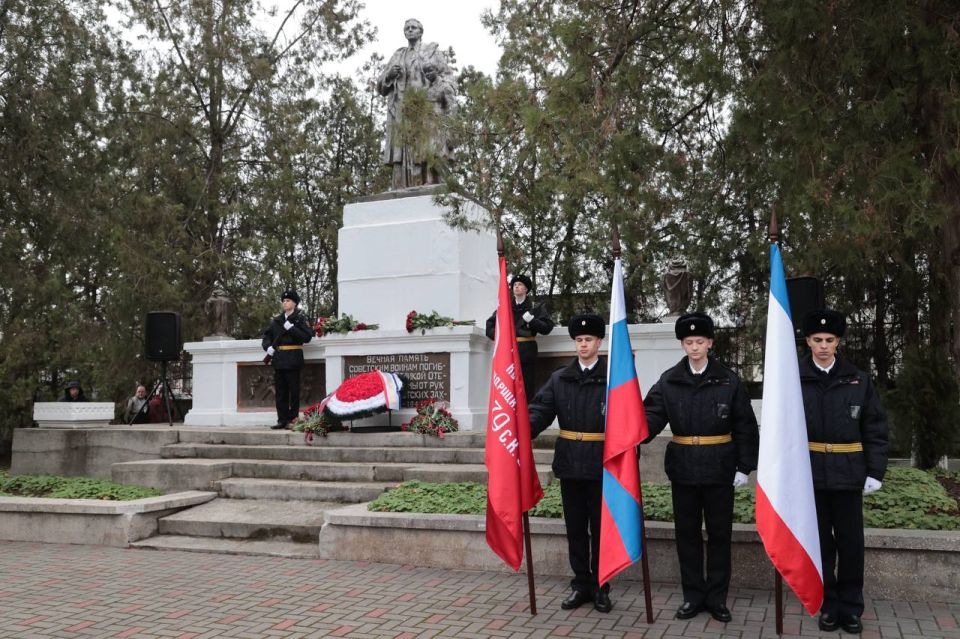 В Симферополе почтили память Героев Отечества В Симферополе почтили память Героев Отечества